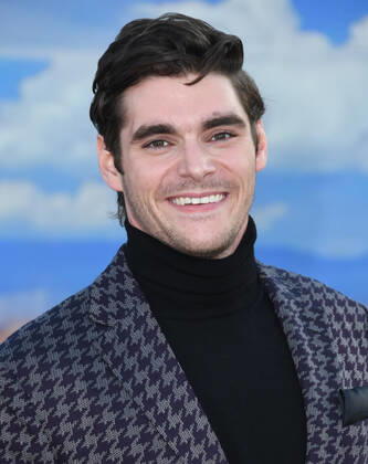 07 October 2019 - Westwood, California - RJ Mitte. Netflix s El Camino: A Breaking Bad Movie Los Angeles Premiere held at Regency Village Theater. Photo Credit: Birdie Thompson AdMedia 245901 2019-10-07 California Westwood Etats-Unis  Copyright: xAdMediax STAR_245901_171