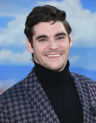 07 October 2019 - Westwood, California - RJ Mitte. Netflix s El Camino: A Breaking Bad Movie Los Angeles Premiere held at Regency Village Theater. Photo Credit: Birdie Thompson AdMedia 245901 2019-10-07 California Westwood Etats-Unis  Copyright: xAdMediax STAR_245901_201