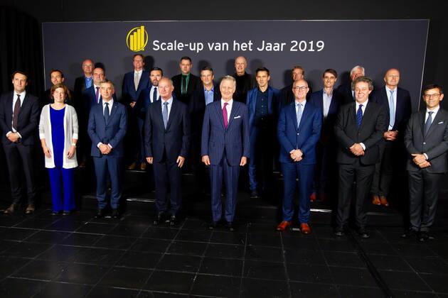 King Philippe - Filip of Belgium (C) poses for a family photo at the award ceremony for the Onderneming van het Jaar (Dutch-speaking company of the year), Tuesday 08 October 2019, in Brussels.  NICOLASxMAETERLINCK 2410092