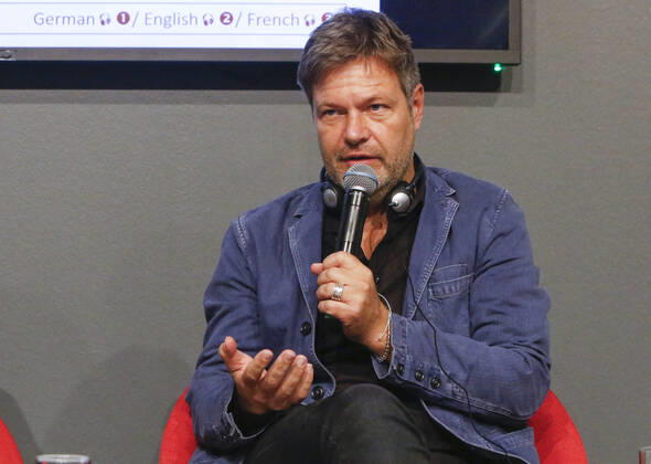 Germany: Frankfurt Book Fair 2019 Day 1 Robert Habeck, the co-chairman of the Gernan party Alliance 90 The Greens, speaks at the Frankfurt Book Fair. The 71th Frankfurt Book Fair 2019 is the world largest book fair with over 7,500 exhibitors and over 285,000 expected visitors. The Guest of Honour for the 2019 fair is Norway. Frankfurt Hesse Germany MichaelxDebets