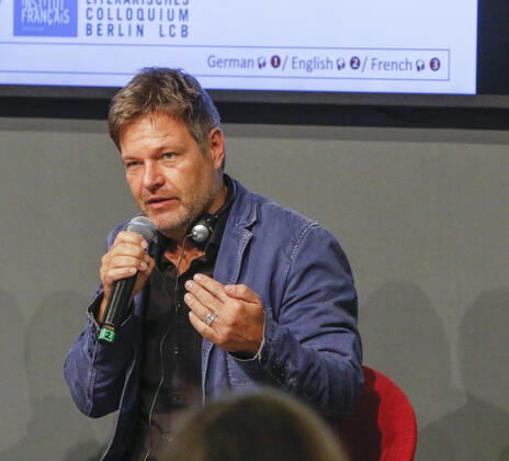 Germany: Frankfurt Book Fair 2019 Day 1 Robert Habeck, the co-chairman of the Gernan party Alliance 90 The Greens, speaks at the Frankfurt Book Fair. The 71th Frankfurt Book Fair 2019 is the world largest book fair with over 7,500 exhibitors and over 285,000 expected visitors. The Guest of Honour for the 2019 fair is Norway. Frankfurt Hesse Germany MichaelxDebets