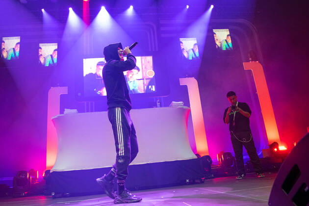 Rüsselsheimer Rapper MERO zieht Jugendliche in die Ludwigsburger MHP-Arena - Impressionen vom Konzert Rapper MERO zieht Jugendliche in die Ludwigsburger MHP-Arena - Impressionen vom Konzert, 71636 Ludwigsburg, Deutschland Copyright: 7aktuellx xNilsxReeh