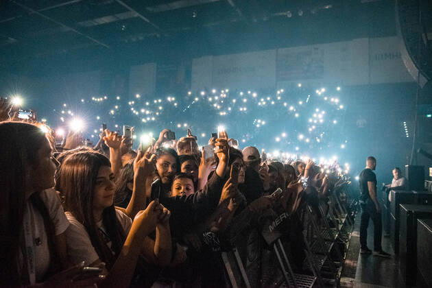 Rüsselsheimer Rapper MERO zieht Jugendliche in die Ludwigsburger MHP-Arena - Impressionen vom Konzert Rapper MERO zieht Jugendliche in die Ludwigsburger MHP-Arena - Impressionen vom Konzert, 71636 Ludwigsburg, Deutschland Copyright: 7aktuellx xNilsxReeh
