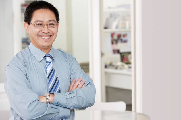 Businessman Standing in Office,model released, Symbolfoto,property released 03B63660