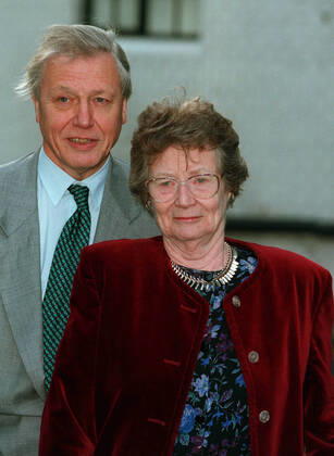 IMAGO ICONS: Sir David Attenborough David & Jane Attenborough Presenter & Wife David & Jane Attenborough 04 January 1995  Copyright: MaryxEvansxAFxArchivexGrahamxWhitbyxBoot 12051935 