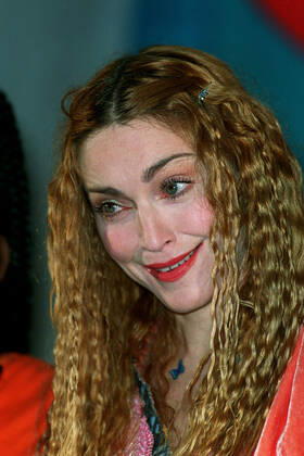 Madonna Singer & Actress Madonna 15 April 1998 Madonna Singer & Actress Madonna 15 April 1998  Copyright: MaryxEvansxAFxArchivexGrahamxWhitbyxBoot 12057686