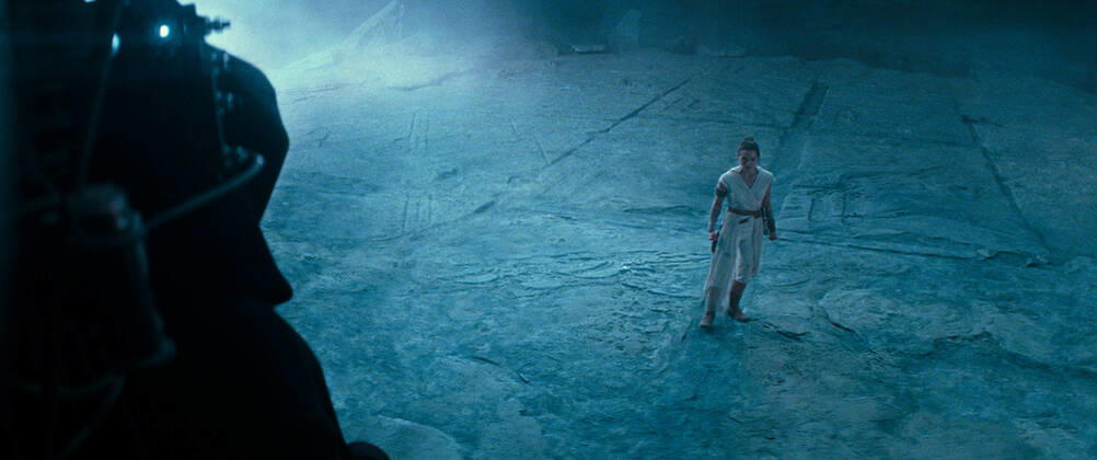 Daisy Ridley is Rey in STAR WARS: THE RISE OF SKYWALKER (2019) Photo Credit: ILM and Lucasfilm Ltd. The Hollywood Archive Los Angeles CA  Copyright: xLucasfilmx 33835021THA