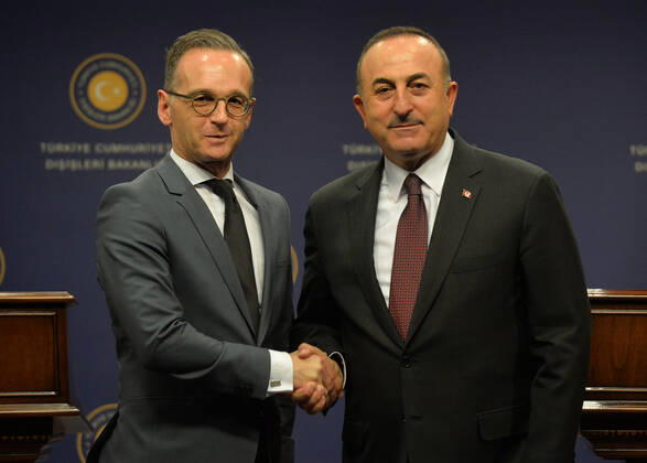 Bilder des Jahres 2019, News 10 Oktober News Bilder des Tages Turkey s Foreign Minister Mevlut Cavusoglu, right, and Germany s Foreign Minister Heiko Maas, shake hands after a joint news conference, in Ankara, Turkey, Saturday, Oct. 25, 2019. (  Copyright: DepoxPhotos 16537365