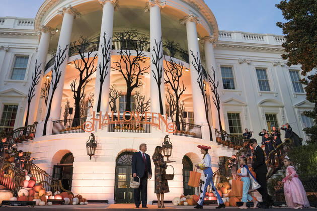 Bilder des Jahres 2019, Entertainment 10 Oktober Entertainment Bilder des Tages President Donald Trump and first lady Melania Trump participate in a Halloween celebration on the South Portico of the White House in Washington, DC on Monday, October 28, 2019.  WAP20191028255 SARAHxSILBIGER