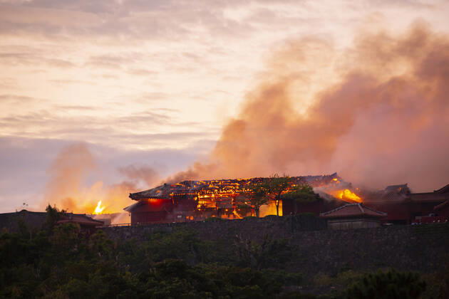 News Bilder des Tages Bilder des Jahres 2019, News 10 Oktober Japan, Weltkulturerbe Burg Shuri niedergebrannt Flames at Shurijo Castle in Naha on the morning of October 31, 2019 in Okinawa, Japan. A fire broke out at the World Heritage listed site during the early hours of the morning.  (115511639)