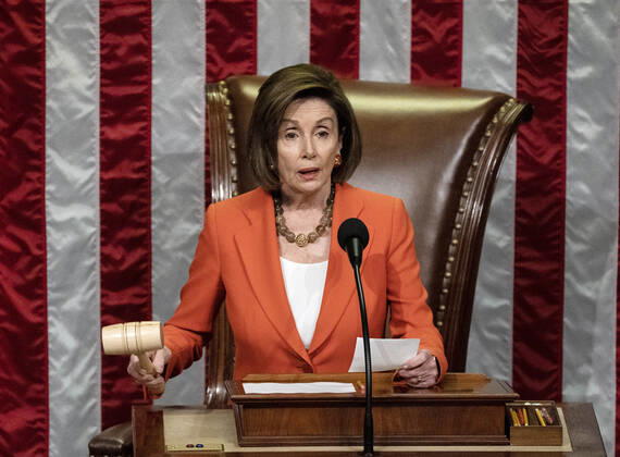 Bilder des Jahres 2019, News 10 Oktober News Bilder des Tages (191031) -- WASHINGTON, Oct. 31, 2019 -- U.S. House Speaker Nancy Pelosi presides over a vote by the House of Representatives on a resolution formalizing an impeachment inquiry into President Donald Trump, on Capitol Hill in Washington D.C., the United States, on Oct. 31, 2019. The U.S. House of Representatives voted on Thursday to approve a resolution designed to formalize proceedings of an impeachment inquiry into President Donald Trump. ( Pool via Xinhua) U.S.-WASHINGTON D.C.-HOUSE OF REPRESENTATIVES-TRUMP-IMPEACHMENT-VOTE MelinaxMara 