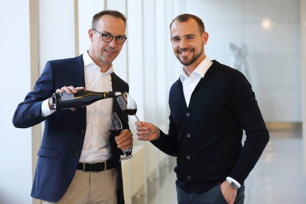 HANSJÖRG UND MATTHIAS ALDINGER WEINGUT ALDINGER WINZER DES JAHRES AUSZEICHNUNG DES VINUM WEINGUIDE DEUTSCHLAND 2020 MAINZ 