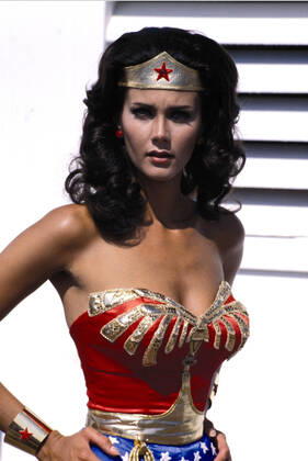 Lynda Carter Characters: wonder woman Television: Wonder Woman (TV-Serie) Usa 1975-1979, 07 November 1975 TV Land salutes Warner Bros. 50th anniversary with a 50 hour programming marathon featuring episodes from Warner Bros. television library, including the iconic superhero Wonder Woman. (PRNewsFoto) Copyright: WarnerxBros.xTelevisionxAFxArchivexMaryxEvans 12453715 editorial use only