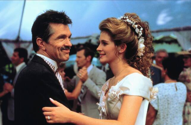 Tom Skerritt & Julia Roberts Characters: Drum Eatenton & Shelby Eatenton Latcherie Film: Steel Magnolias (USA 1989) Director: Herbert Ross 05 November 1989  Copyright: MaryxEvansxAFxArchivexTristarxPictures 12465918 editorial use only