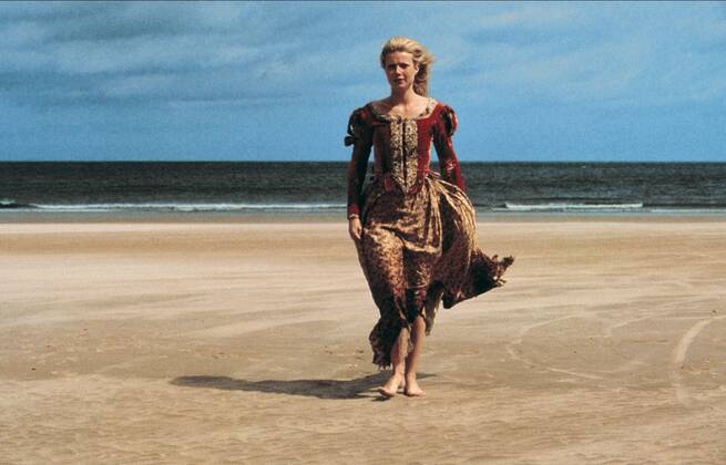Gwyneth Paltrow Characters: Viola De Lesseps Film: Shakespeare In Love (USA 1998) Director: John Madden 03 December 1998 Copyright: MaryxEvansxAFxArchivexUniversal 12560544 editorial use only