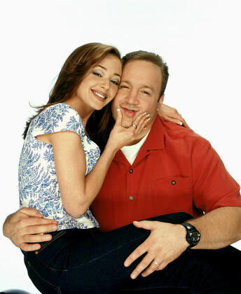 Leah Remini & Kevin James Characters: Carrie Heffernan & Doug Heffernan Television: The King Of Queens (1998) To Be Used Solely For Coverage Of This Specific Tv Show. 21 September 1998 Copyright: MaryxEvansxAFxArchivexCbs 12569685 editorial use only