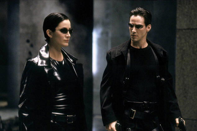 Carrie-Anne Moss & Keanu Reeves Characters: Trinity, Neo Film: The Matrix (USA AUS 1999) Director: The Wachowski Brothers 31 March 1999  Copyright: MaryxEvansxAFxArchivexWarnerxBros. 12574468 editorial use only