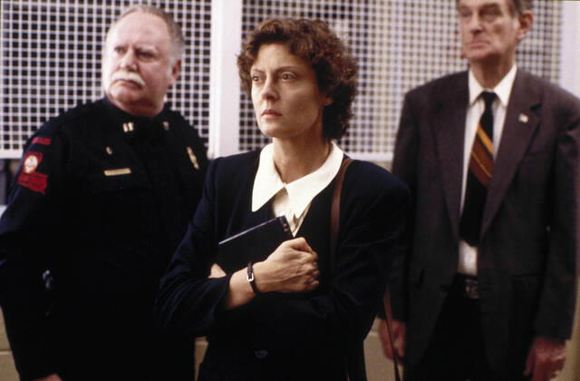 Susan Sarandon Characters: Sister Helen Prejean Film: Dead Man Walking (USA UK 1995) Director: Tim Robbins 29 December 1995 Copyright: MaryxEvansxAFxArchivexWorkingxTitle 12574761 editorial use only