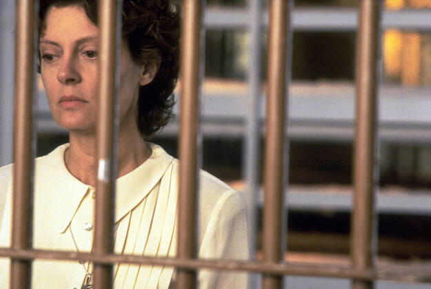 Susan Sarandon Characters: Sister Helen Prejean Film: Dead Man Walking (USA UK 1995) Director: Tim Robbins 29 December 1995 SCANTIME: 3 9 99 MODTIME: 3 9 99 MEDIATYPE: 052 55 SPD 0000 SCANNERVENDOR: KODAK 4220 SCANNERPRODID: FilmScanner 2000 SCANNERFIRMREV: 4.17 SCANNERSERIAL: 383 PIW: Eastman Kodak PHOTOFINISHER: seven Copyright: MaryxEvansxAFxArchivexWorkingxTitle 12574956 editorial use only