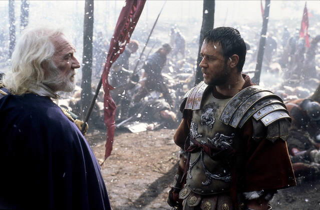 Richard Harris & Russell Crowe Characters: Marcus Aurelius & Maximus Film: Gladiator (USA UK 2000) Director: Ridley Scott 01 May 2000  Copyright: MaryxEvansxAFxArchivexDreamworks 12604454 editorial use only
