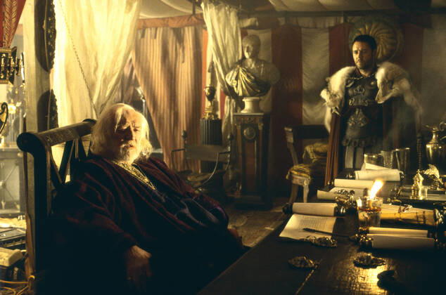 Richard Harris & Russell Crowe Characters: Marcus Aurelius & Maximus Film: Gladiator (USA UK 2000) Director: Ridley Scott 01 May 2000 Copyright: MaryxEvansxAFxArchivexDreamworks 12604545 editorial use only