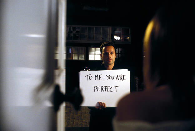 Andrew Lincoln & Keira Knightley Characters: Mark Film: Love Actually (USA UK FR 2003) Director: Richard Curtis 07 September 2003 Copyright: MaryxEvansxAFxArchivexWorkingxTitle 12612964 editorial use only