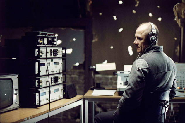 Ulrich M³he Characters: Hauptmann Gerd Wiesler Film: The Lives Of Others; Das Leben Der Anderen (DE 2006) Director: Florian Henckel-Donnersmarck 15 March 2006 Copyright: MaryxEvansxAFxArchivexBuenaxVista 12650077 editorial use only