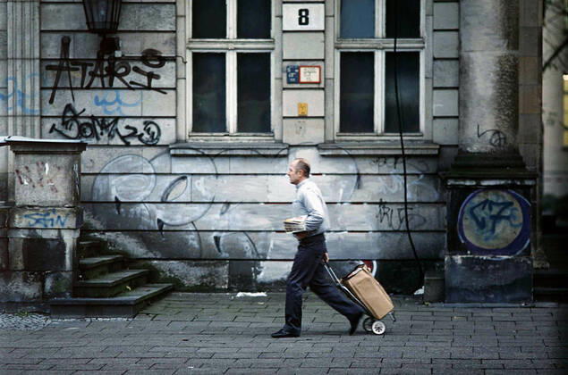 Ulrich M³he Characters: Hauptmann Gerd Wiesler Film: The Lives Of Others; Das Leben Der Anderen (DE 2006) Director: Florian Henckel-Donnersmarck 15 March 2006 Copyright: MaryxEvansxAFxArchivexBuenaxVista 12650078 editorial use only