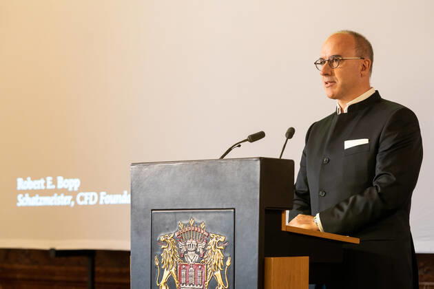 Verleihung Hamburger Wissenschaftspreis 2019 im Rathaus durch die Akademie der Wissenschaften Hamburg an Dr. Jutta Gärtner - Robert E. Bopp, Betroffenenvertreter, Schatzmeister CFD Foundation e.V. hält eine Rede;Verleihung Hamburger Wissenschaftspreis 2019 im Rathaus durch die Akademie der Wissenschaften Hamburg an Dr. Jutta Gärtner -,