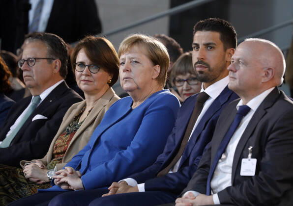 Staatsministerin Annette Widmann-Mauz, Bundeskanzlerin Angela Merkel, Sami Khedira, Fußballspieler, Dr. Andreas Kiefer, Deutschland, Berlin, Bundeskanzleramt, Teilnahme der BK’in an der Veranstaltung zur Verleihung des Nationalen Integrationspreises, 11.11.2019