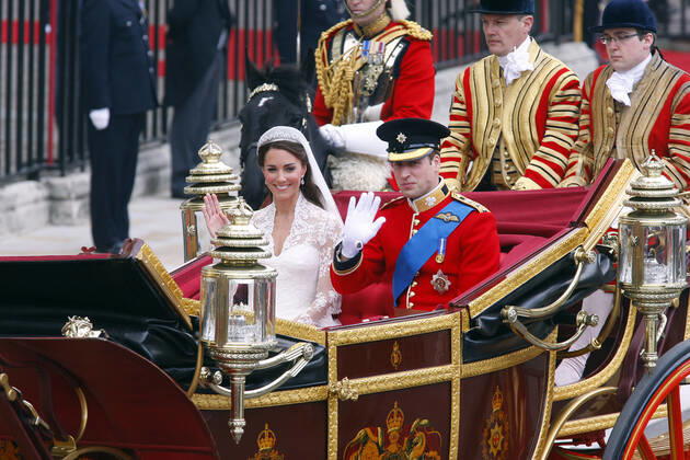Prince William & Princess Catherine, Duke and Duchess of Cambridge, leaving Westminster Abbey, London, in the Royal Carriage after their wedding. Copyright: MaryxEvansxAllstarxKurtxKreiger 12024871