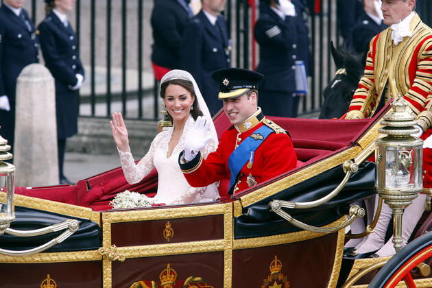 Prince William & Princess Catherine, Duke and Duchess of Cambridge, leaving Westminster Abbey, London, in the Royal Carriage after their wedding. Copyright: MaryxEvansxAllstarxKurtxKreiger 12024874
