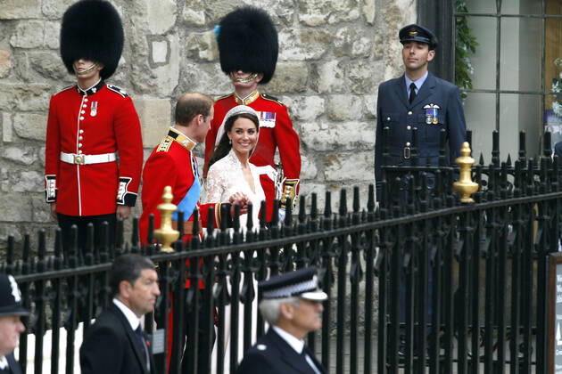 Prince William & Princess Catherine, Duke and Duchess of Cambridge, leaving Westminster Abbey, London, after their wedding. Copyright: MaryxEvansxAllstarxKurtxKreiger 12024883