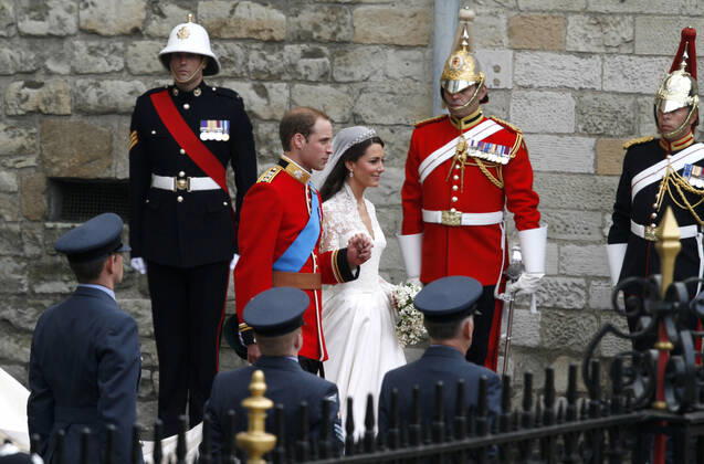 Prince William & Princess Catherine, Duke and Duchess of Cambridge, leaving Westminster Abbey, London, after their wedding. Copyright: MaryxEvansxAllstarxKurtxKreiger 12024890