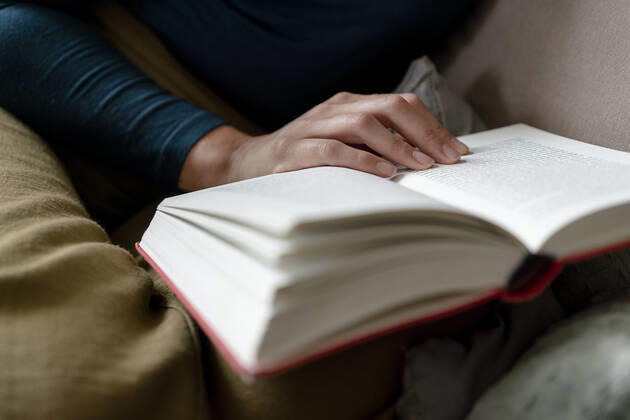 Woman reading novel, close-up model released Symbolfoto property released  KNSF06840