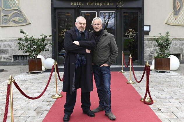 Bilder des Jahres 2019, Entertainment 11 November Entertainment Themen der Woche KW48 Dietmar Bär und Klaus J. Behrendt beim Fototermin am Set des 80. Tatorts aus Köln Tatort - Der Tod der Anderen am Hotel Rheinpalais. Köln, 27.11.2019