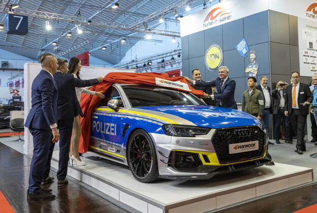 Bilder des Jahres 2019, News 11 November News Themen der Woche KW48 News Bilder des Tages Essen Motor Show 2019, Essen, Deutschland Essen, Germany. 29 November 2019. TUNE IT! SAFE! turns a station wagon into a tuned police car for the first time with ABT Sportsline. The Audi RS 4 Avant served as a basis for creating the TUNE IT! SAFE! campaign car. The ABT RS4-R in police uniform celebrates its world premiere at the Essen Motor Show. Preview day at the Essen Motor Show 2019. The trade show runs from 30. November to 8. December and expects to attact more than 300,000 visitors.