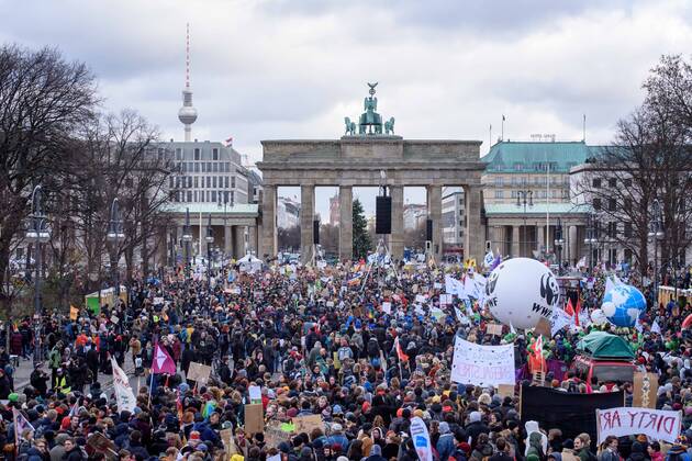 Bilder des Jahres 2019, News 11 November News Themen der Woche KW48 News Bilder des Tages Berlin, Fridays for Future Demo Deutschland, Berlin - 29 11 2019: Im Bild sind Impressionen von der Fridays for Future Demo in Berlin zu sehen. Berlin Berlin Deutschland