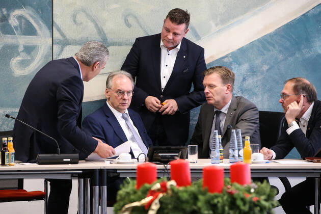 Bilder des Jahres 2019, News 11 November News Themen der Woche KW48 News Bilder des Tages Innenminister Holger Stahlknecht (CDU,Sachsen Anhalt),Ministerpräsident Reiner Haseloff (CDU,Sachsen Anhalt),Parlamentarischer Geschäftsführer Markus Kurze (CDU,Sachsen Anhalt),Stellv. Fraktionsvorsitzender Ulrich Thomas (CDU,Sachsen Anhalt),Lars Jörn Zimmer (CDU,Sachsen Anhalt) nach der Sitzung - Fraktionssitzung im Landtag von Sachsen Anhalt zu den Vorgängen im Fall Rainer Wendt