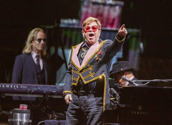 Bilder des Jahres 2019, Entertainment 11 November Entertainment Themen der Woche KW48 Entertainment Bilder des Tages ELTON JOHN CONCERT PERTH, British musician Elton John performs during his Farewell Yellow Brick Road Tour at HBF Park, in Perth, Saturday, November 30, 2019. ( NO ARCHIVING, EDITORIAL USE ONLY, NO USE IN BOOKS WITHOUT CONSENT PERTH WA AUSTRALIA  Copyright: xTONYxMCDONOUGHx 20191201001435430293