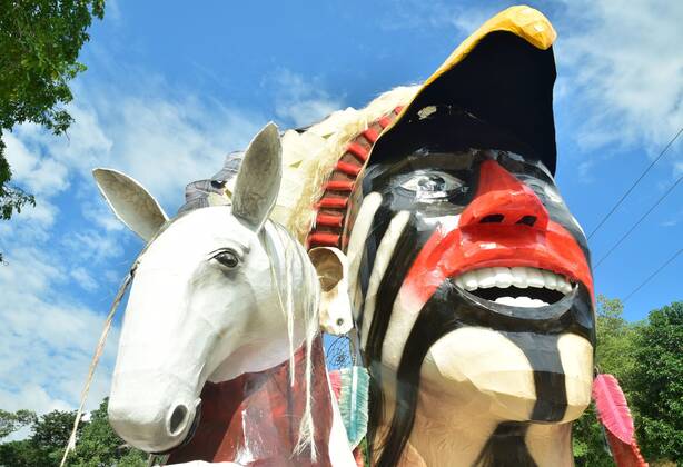 Dozens of people attend the folkloric event called Royal Walk of the Giant Fireplaces , in the municipality of Trinidad, Santa Barbara, Honduras, 07 December 2019. In the Royal Walk of the Giant Fireplaces cultures of different countries of the world are represented through sculptures that are later burned at midnight. Royal Walk of the Giant Fireplaces , in Honduras !ACHTUNG: NUR REDAKTIONELLE NUTZUNG! Copyright: xJosexVallex AME3681 20191207-637113470275470580