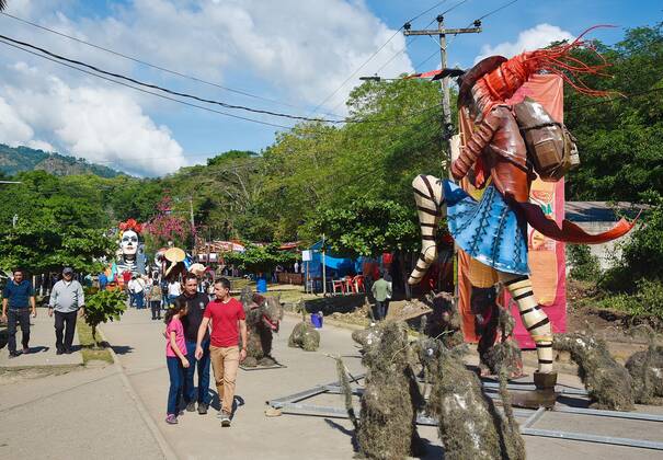 Dozens of people attend the folkloric event called Royal Walk of the Giant Fireplaces , in the municipality of Trinidad, Santa Barbara, Honduras, 07 December 2019. In the Royal Walk of the Giant Fireplaces cultures of different countries of the world are represented through sculptures that are later burned at midnight. Royal Walk of the Giant Fireplaces , in Honduras !ACHTUNG: NUR REDAKTIONELLE NUTZUNG! Copyright: xJosexVallex AME3682 20191207-637113470282658175