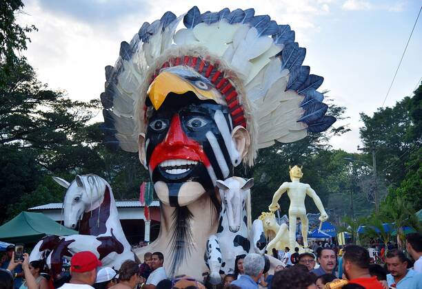 Dozens of people attend the folkloric event Paseo Real de los Chimeneas Gigantes (Royal Walk of the Giant Fireplaces), in Trinidad, Honduras, 07 December 2019. The picturesque town of Trinidad, in western Honduras, pays tribute to the cultures of the world on the Paseo Real de los Chimeneas Gigantes, with 15 huge sculptures that, when closing the cultural day, will be burned on public roads. The tradition, dating from 2001, involves at least 45 sculptors, known as chimneys, and more than 200 volunteers, among children, youth and adults. Honduran people pay tribute to world cultures with giant sculptures !ACHTUNG: NUR REDAKTIONELLE NUTZUNG! Copyright: xJosexVallex AME3906 20191208-637113803463670265