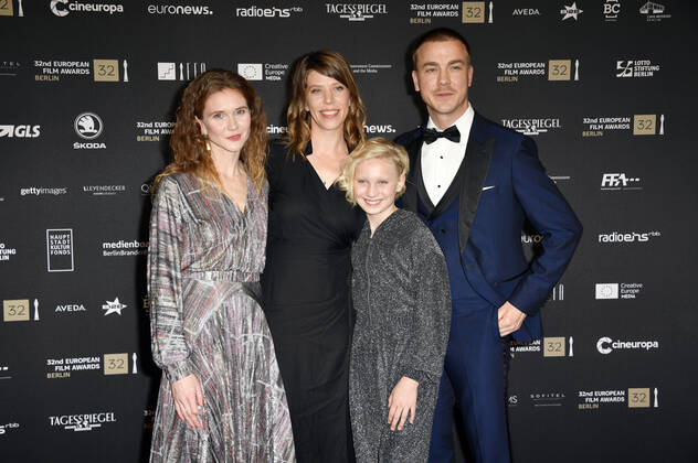 Bilder des Jahres 2019, Entertainment 12 Dezember Lisa Hagmeister, Nora Fingscheidt, Helena Zengel und Albrecht Schuch bei der Verleihung des 32. Europäischen Filmpreises 2019 im Haus der Berliner Festspiele. Berlin, 07.12.2019
