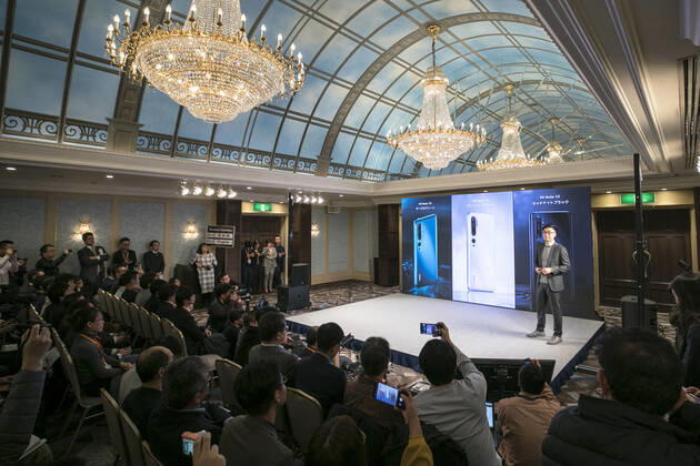 (191210) -- BEIJING, Dec. 10, 2019 -- Photo taken on Dec. 9, 2019 shows the launch ceremony of Xiaomi in Tokyo, Japan. Chinese tech firm Xiaomi announced on Monday that it would enter the Japanese market with its latest flagship smartphone Mi Note 10 in Tokyo, Japan. ) XINHUA PHOTOS OF THE DAY DuxXiaoyi