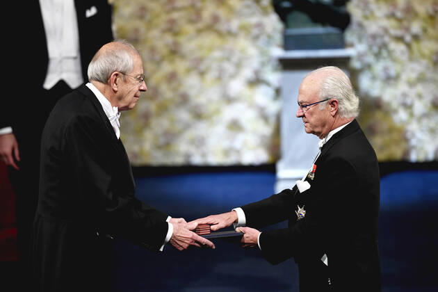 Physics laureate James Peebles of Canada, left, receives the prize from King Carl Gustaf of Sweden, during the Nobel Prize award ceremony at the Stockholm Concert Hall, in Stockholm, Monday, Dec 10, 2019 STOCKHOLM SWEDEN x10060x,  Copyright: xHenrikxMontgomery TTx SWEDEN NOBEL