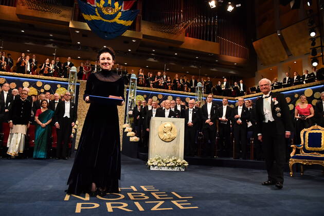 Polish author Olga Tokarczuk, left, receives the 2018 Nobel prize from King Carl Gustaf R of Sweden, during the Nobel Prize award ceremony, at the Stockholm Concert Hall, in Stockholm, Monday, Dec 10, 2019 STOCKHOLM SWEDEN x10030x,  Copyright: xJonasxEkstromer TTx SWEDEN NOBEL