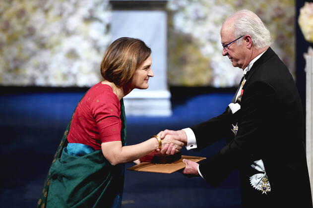 Esther Duflo of France, left, receives the Sveriges Riksbank Prize in Economic Sciences in Memory of Alfred Nobel from King Carl Gustaf of Sweden, during the Nobel Prize award ceremony, at the Stockholm Concert Hall, in Stockholm, Monday, Dec 10, 2019 STOCKHOLM SWEDEN x10060x,  Copyright: xHenrikxMontgomery TTx SWEDEN NOBEL