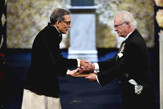 Abhijit Banerjee of India, left, receives the Sveriges Riksbank Prize in Economic Sciences in Memory of Alfred Nobel from King Carl Gustaf of Sweden, during the Nobel Prize award ceremony, at the Stockholm Concert Hall, in Stockholm, Monday, Dec 10, 2019 STOCKHOLM SWEDEN x10060x,  Copyright: xHenrikxMontgomery TTx SWEDEN NOBEL