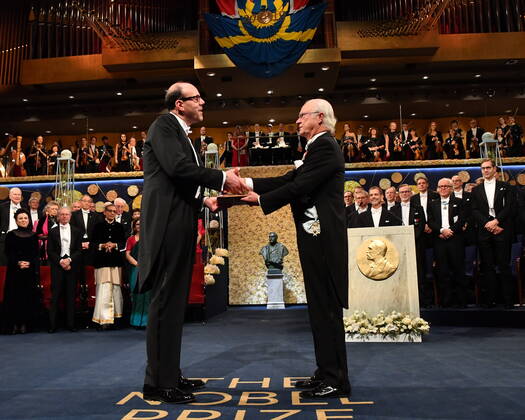 Michael Kremer of the USA, left, receives the Sveriges Riksbank Prize in Economic Sciences in Memory of Alfred Nobel from King Carl Gustaf of Sweden, during the Nobel Prize award ceremony, at the Stockholm Concert Hall, in Stockholm, Monday, Dec 10, 2019 STOCKHOLM SWEDEN x10030x,  Copyright: xJonasxEkstromer TTx SWEDEN NOBEL